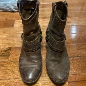 Leather Brown cowboy ankle boots. Mossimo Supply Co. size 9 women